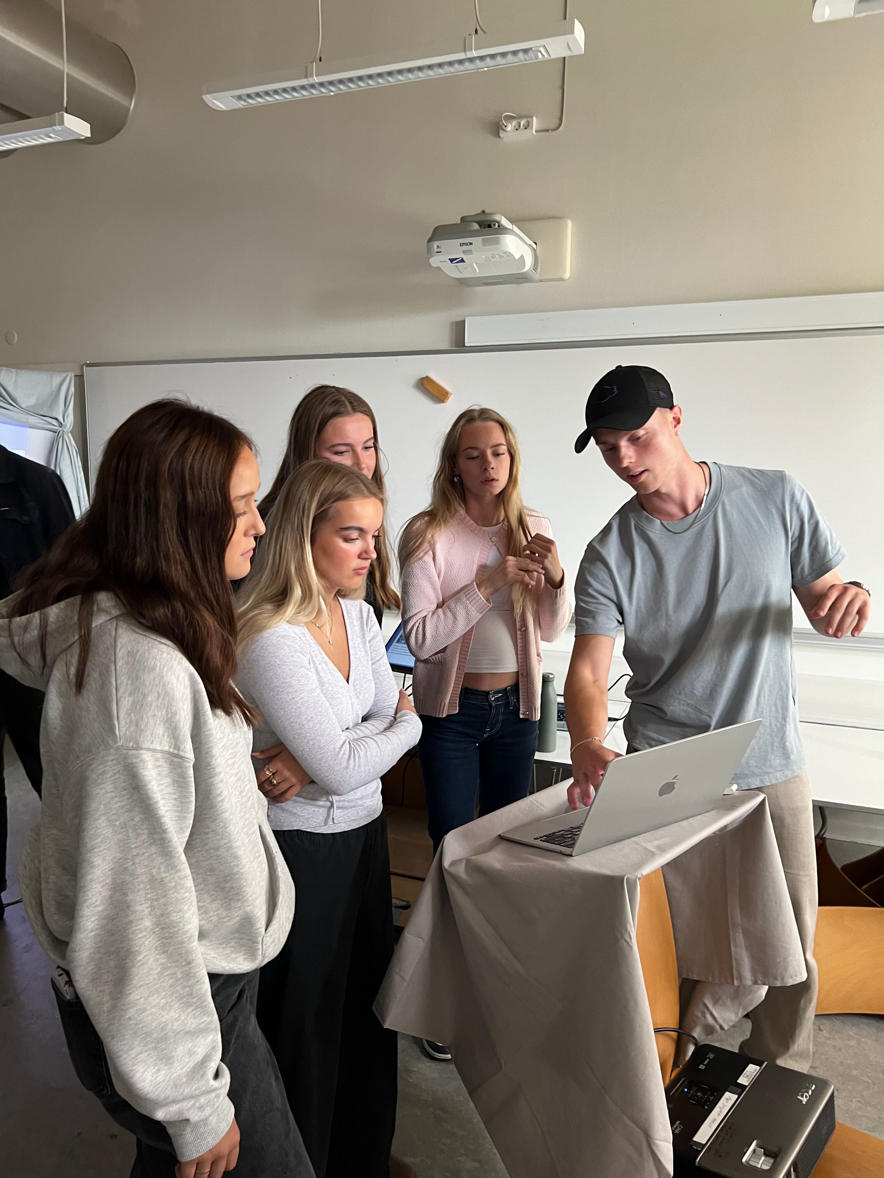 Børn der skriver historier